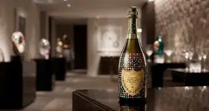 Эстетика коллекционирования: Как бутылки шампанского Dom Pérignon и Дэмиен Хёрст стирают грань между искусством и премиальным алкоголем